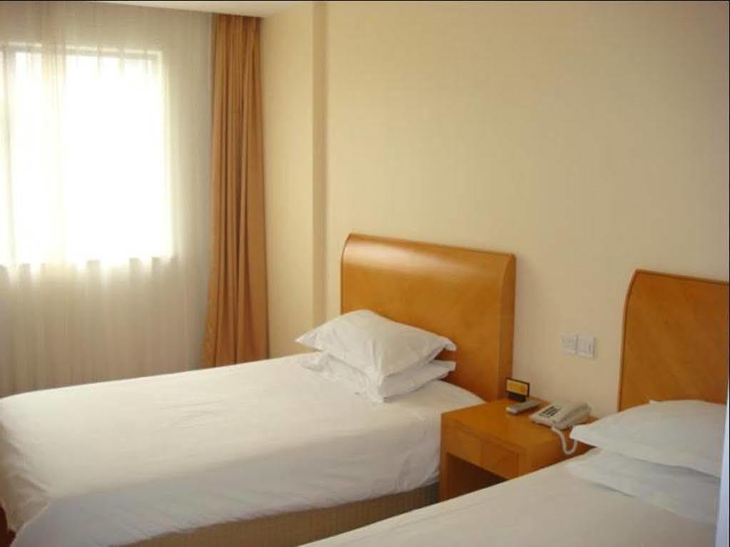 7 Days Inn Shanghai Xujiahui Caobao Road Subway Station Branch Xuhui Dış mekan fotoğraf