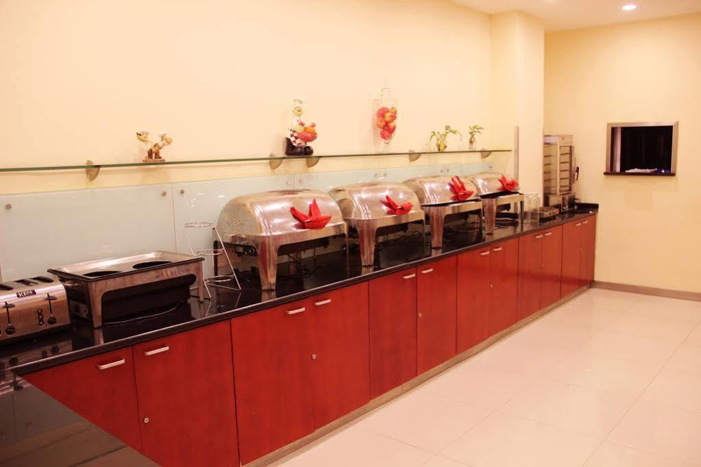 7 Days Inn Shanghai Xujiahui Caobao Road Subway Station Branch Xuhui Dış mekan fotoğraf
