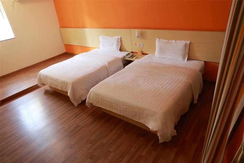 7 Days Inn Shanghai Xujiahui Caobao Road Subway Station Branch Xuhui Dış mekan fotoğraf