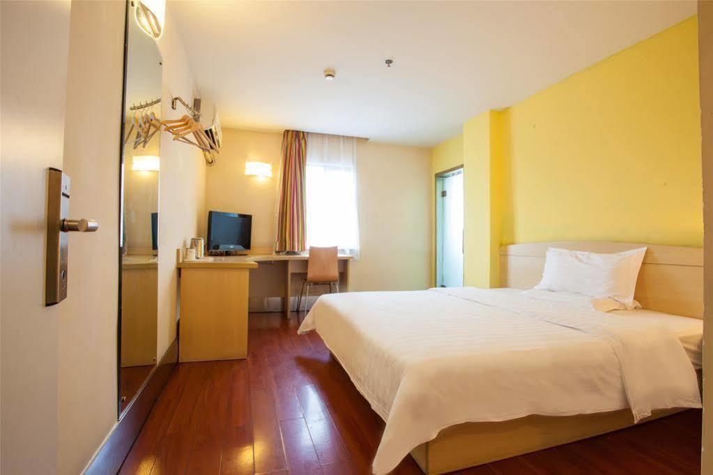 7 Days Inn Shanghai Xujiahui Caobao Road Subway Station Branch Xuhui Dış mekan fotoğraf