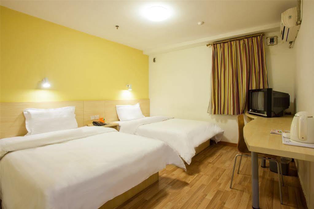 7 Days Inn Shanghai Xujiahui Caobao Road Subway Station Branch Xuhui Dış mekan fotoğraf