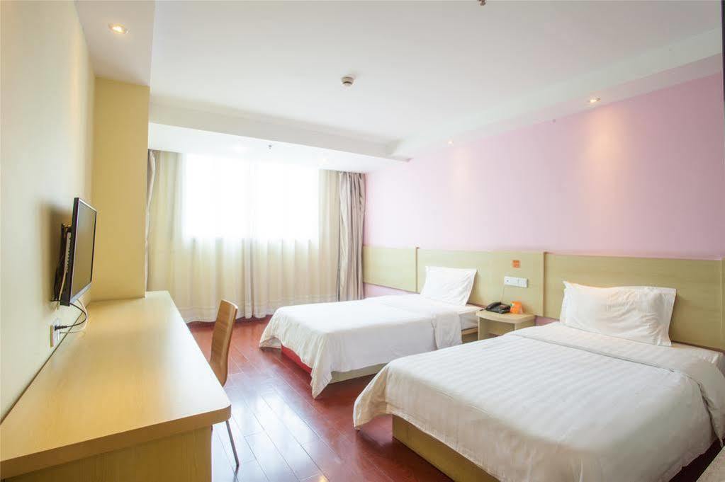 7 Days Inn Shanghai Xujiahui Caobao Road Subway Station Branch Xuhui Dış mekan fotoğraf